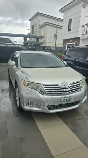 Toyota Venza LE 2010 Silver
