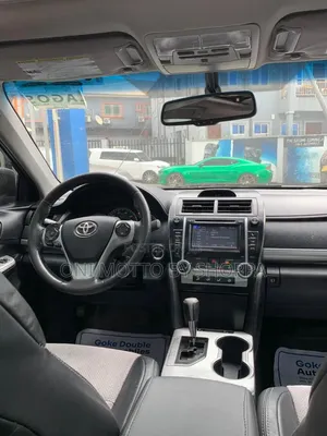 Toyota Camry SE V6 4dr Sedan (3.5L 6cyl 6A) 2013 Silver