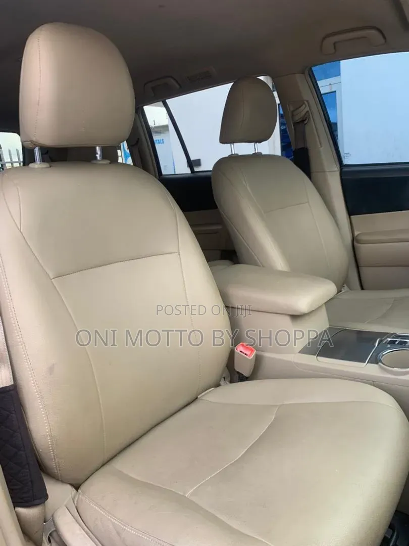 Toyota Highlander SE 2012 Black