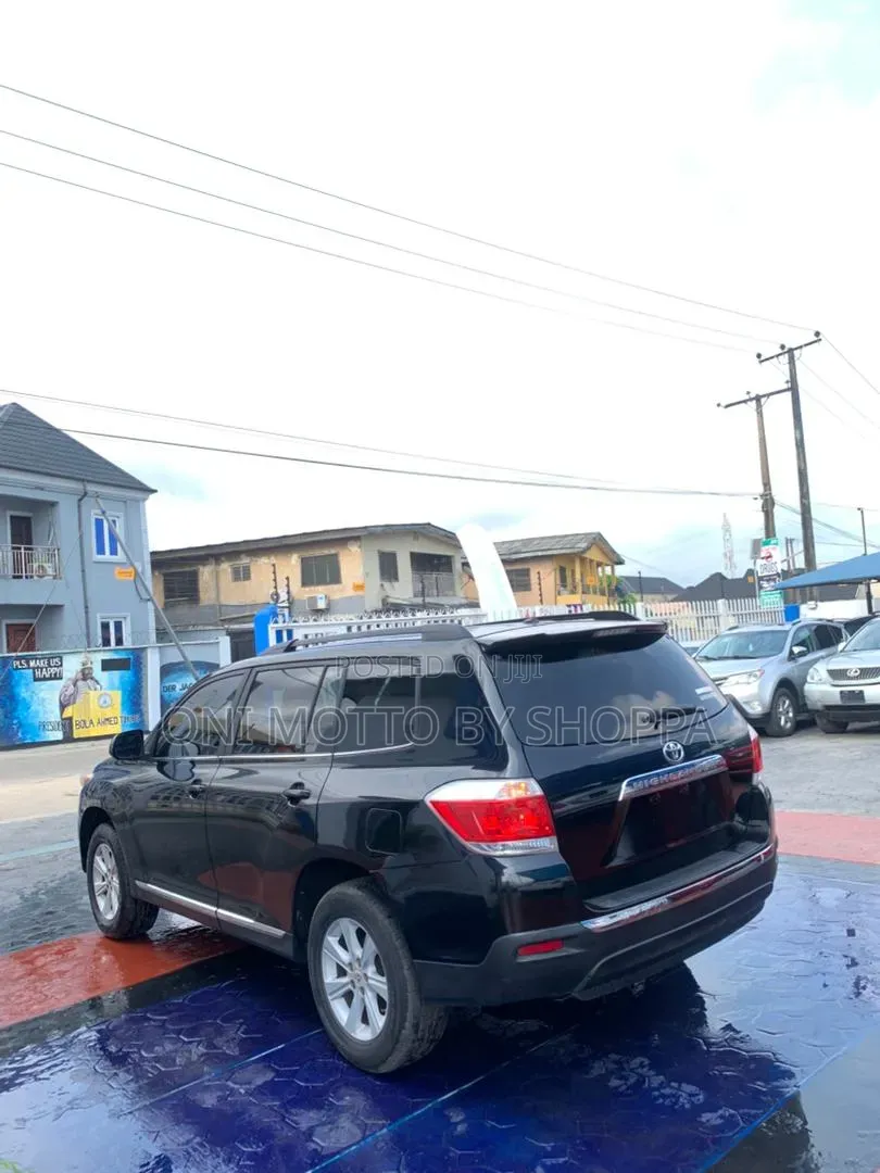 Toyota Highlander SE 2012 Black