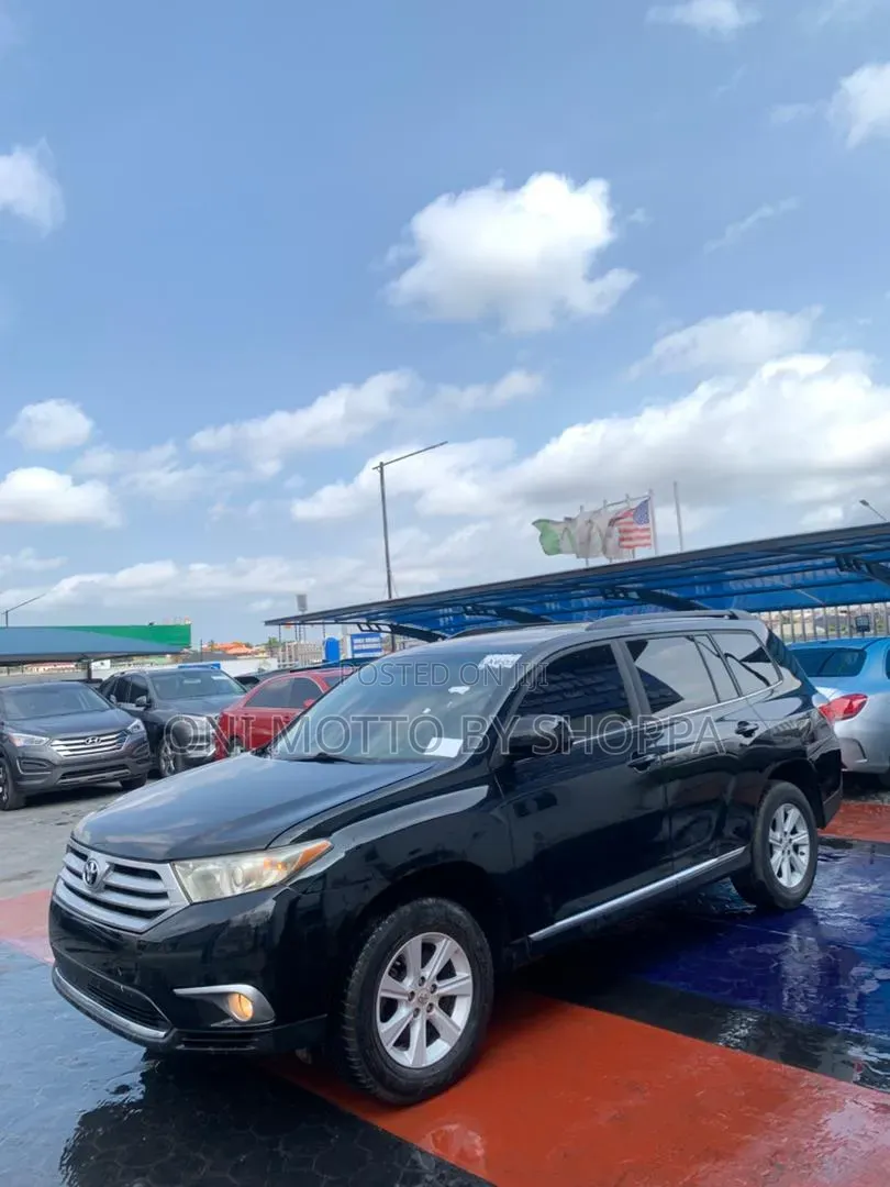 Toyota Highlander SE 2012 Black
