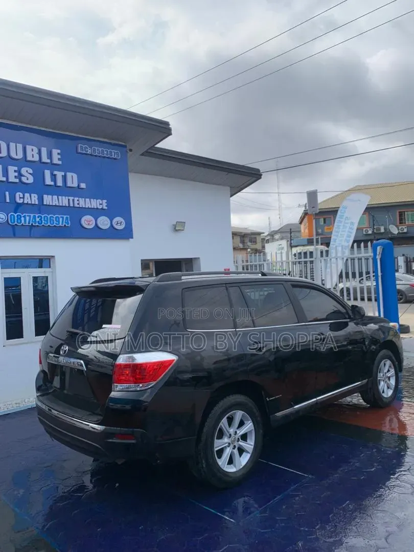 Toyota Highlander SE 2012 Black