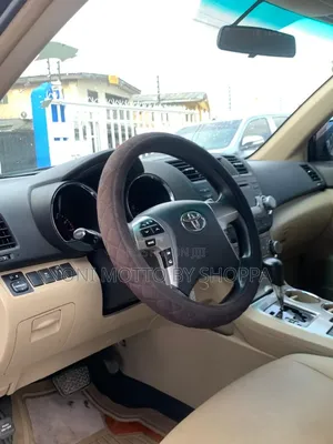 Toyota Highlander SE 2012 Black