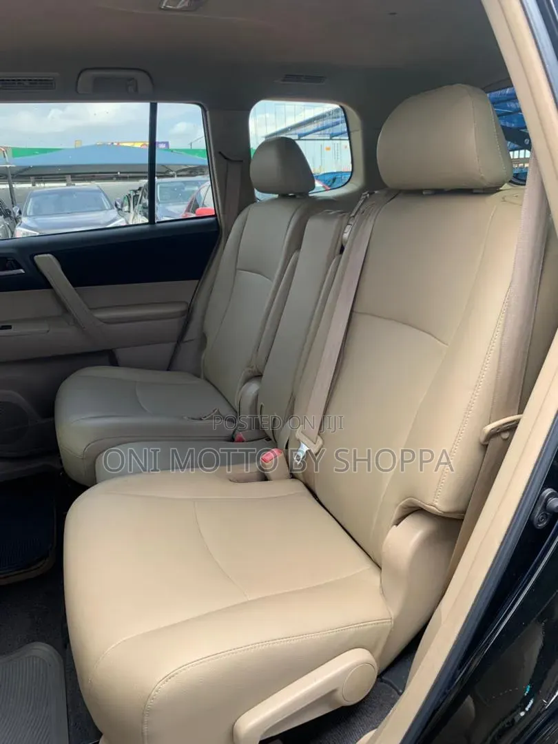 Toyota Highlander SE 2012 Black