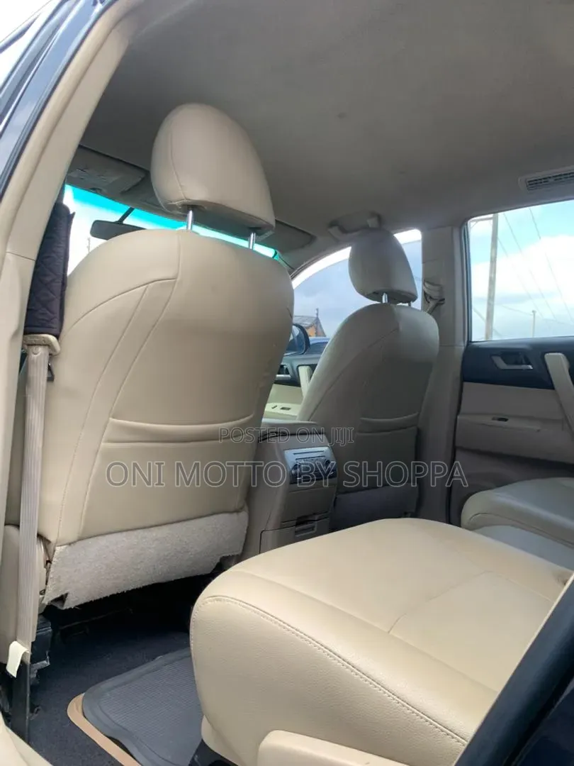Toyota Highlander SE 2012 Black