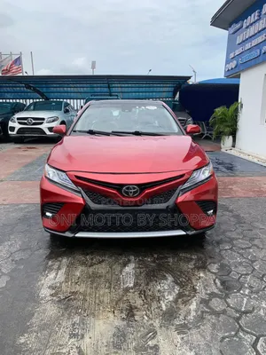 Toyota Camry XLE (2.5L 4cyl 8A) 2019 Red