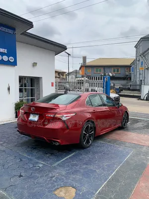 Toyota Camry XLE (2.5L 4cyl 8A) 2019 Red