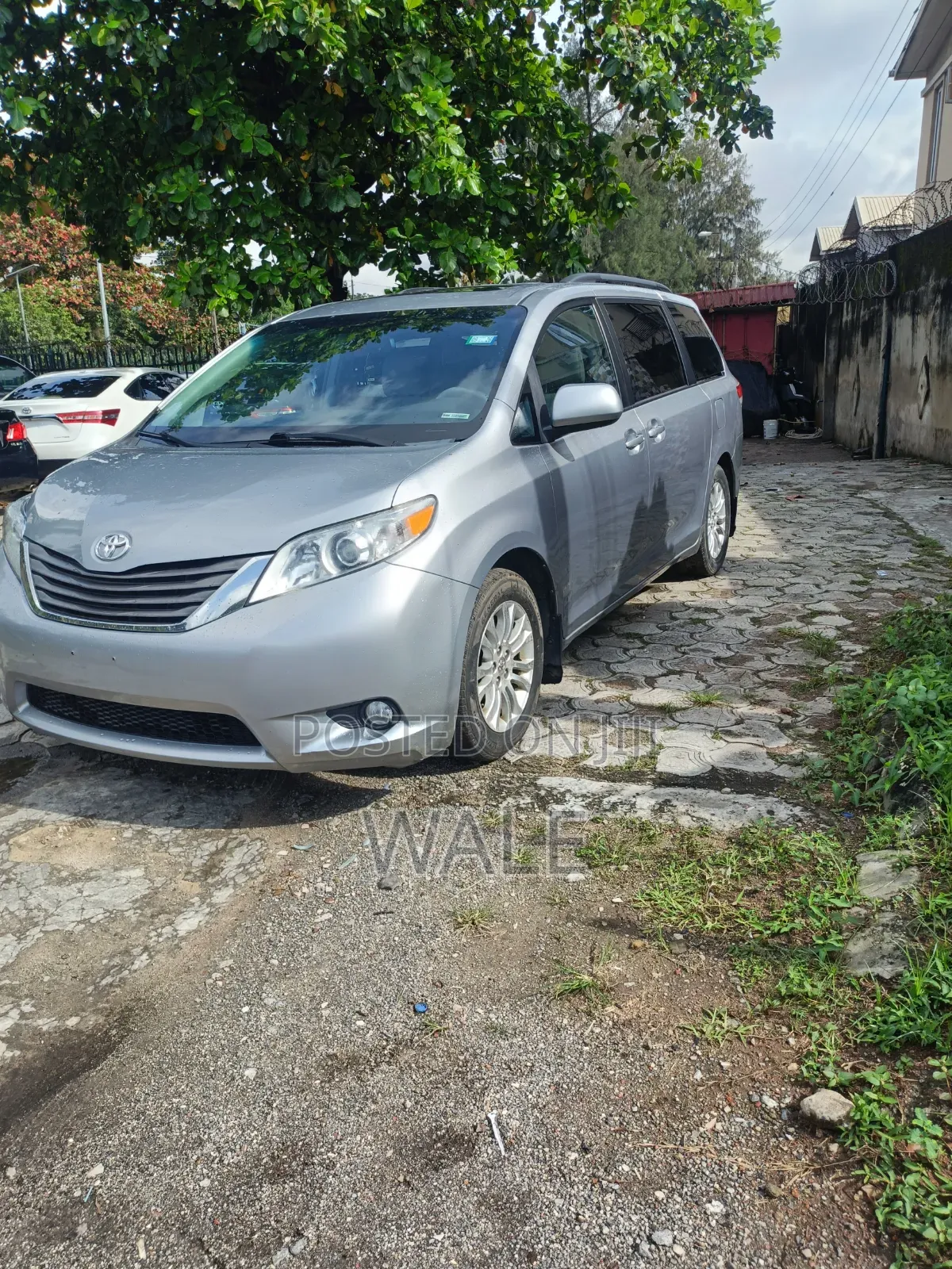 Toyota Sienna 2011 Silver