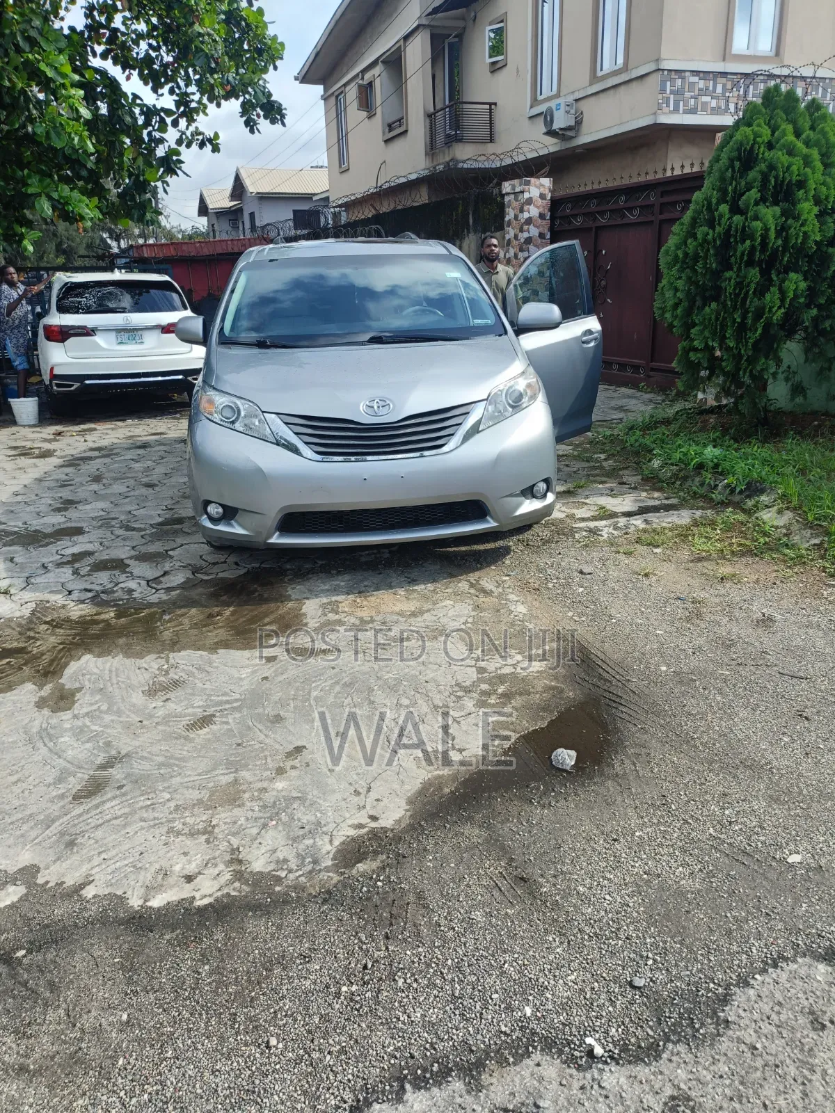 Toyota Sienna 2011 Silver