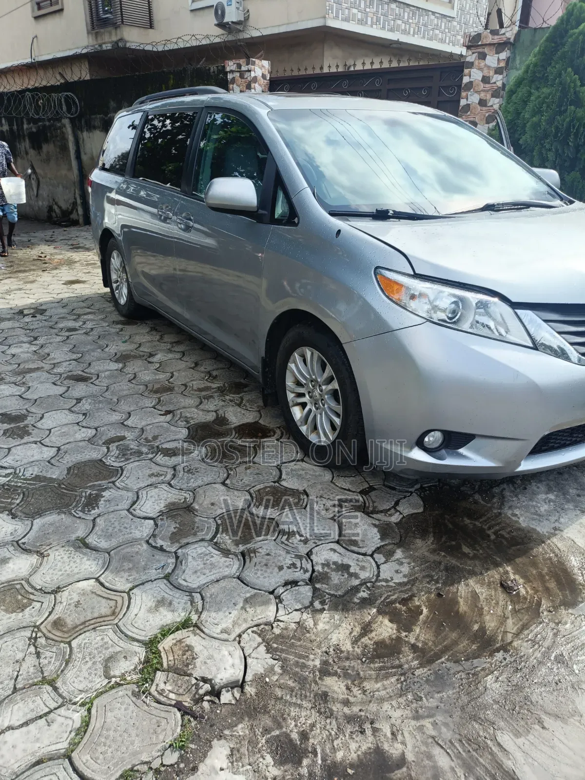 Toyota Sienna 2011 Silver