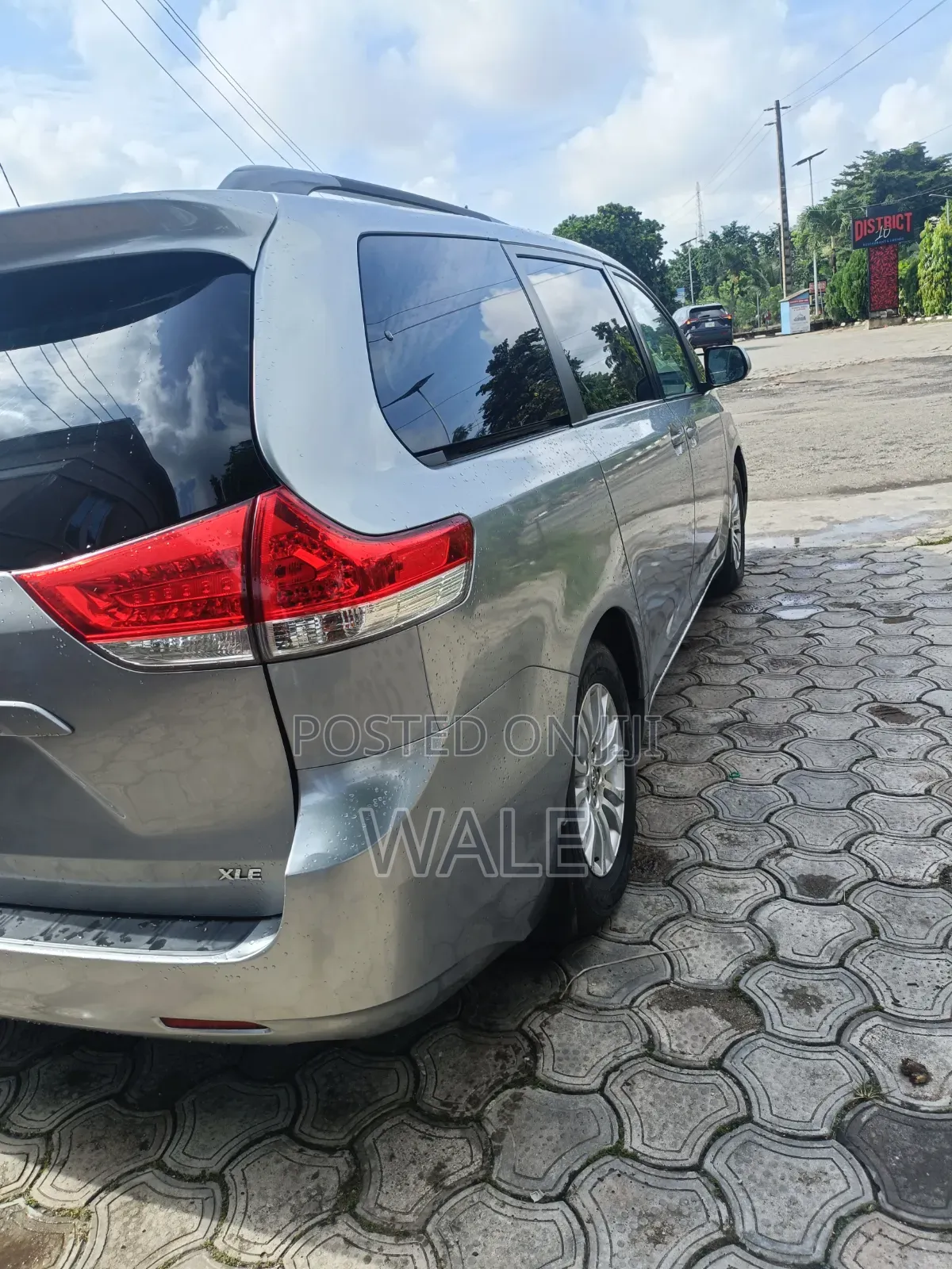 Toyota Sienna 2011 Silver