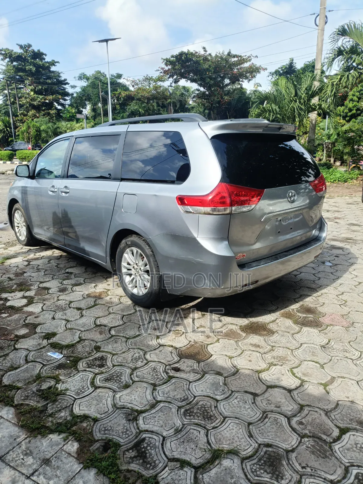 Toyota Sienna 2011 Silver