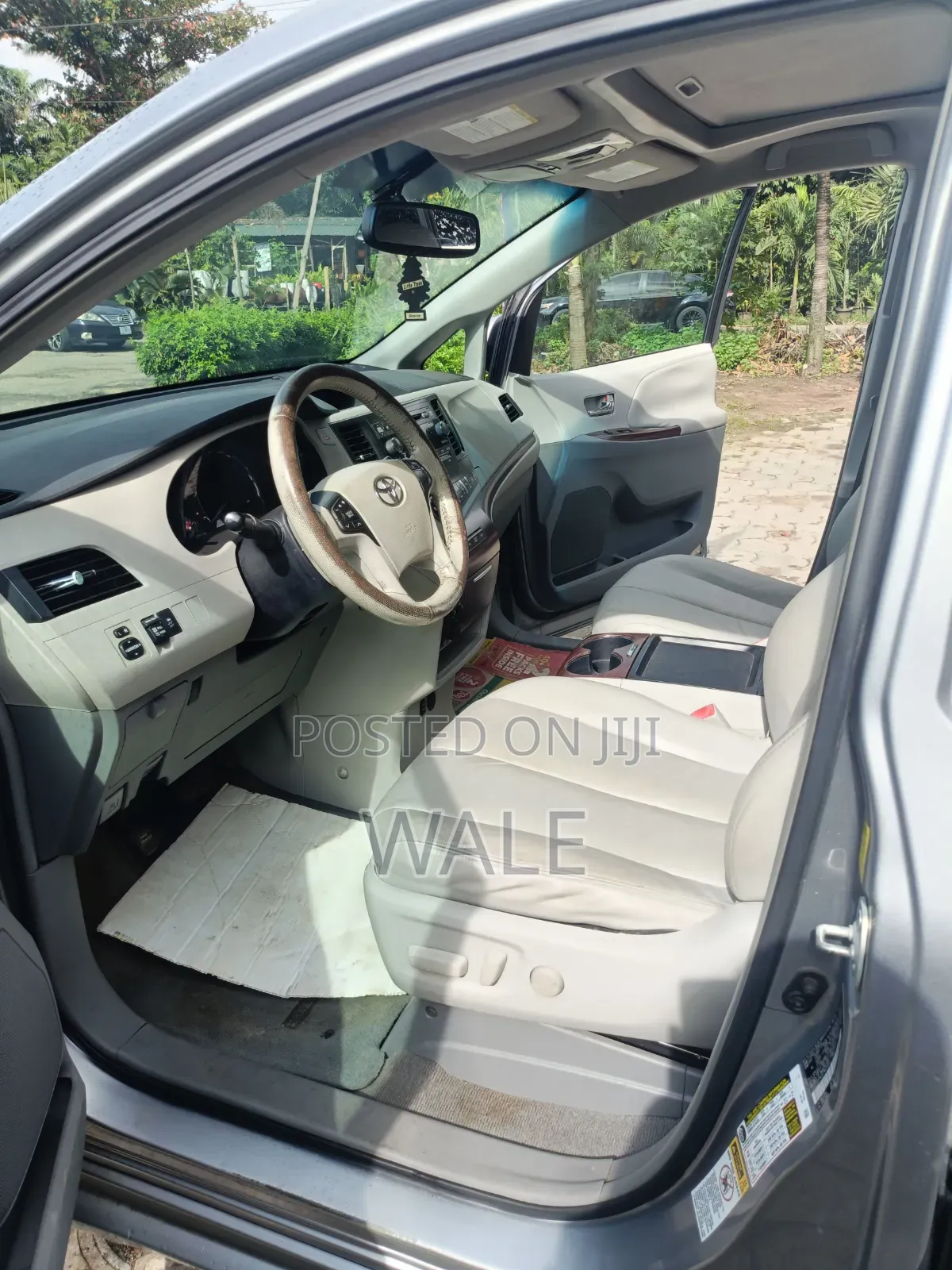 Toyota Sienna 2011 Silver