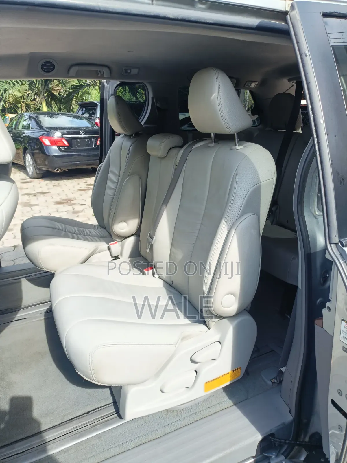Toyota Sienna 2011 Silver
