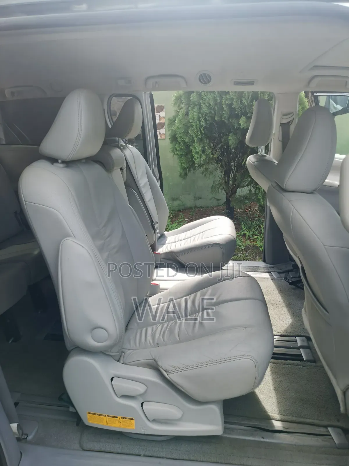 Toyota Sienna 2011 Silver