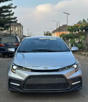 Toyota Corolla SE (1.8L 4cyl 2A) 2019 Silver