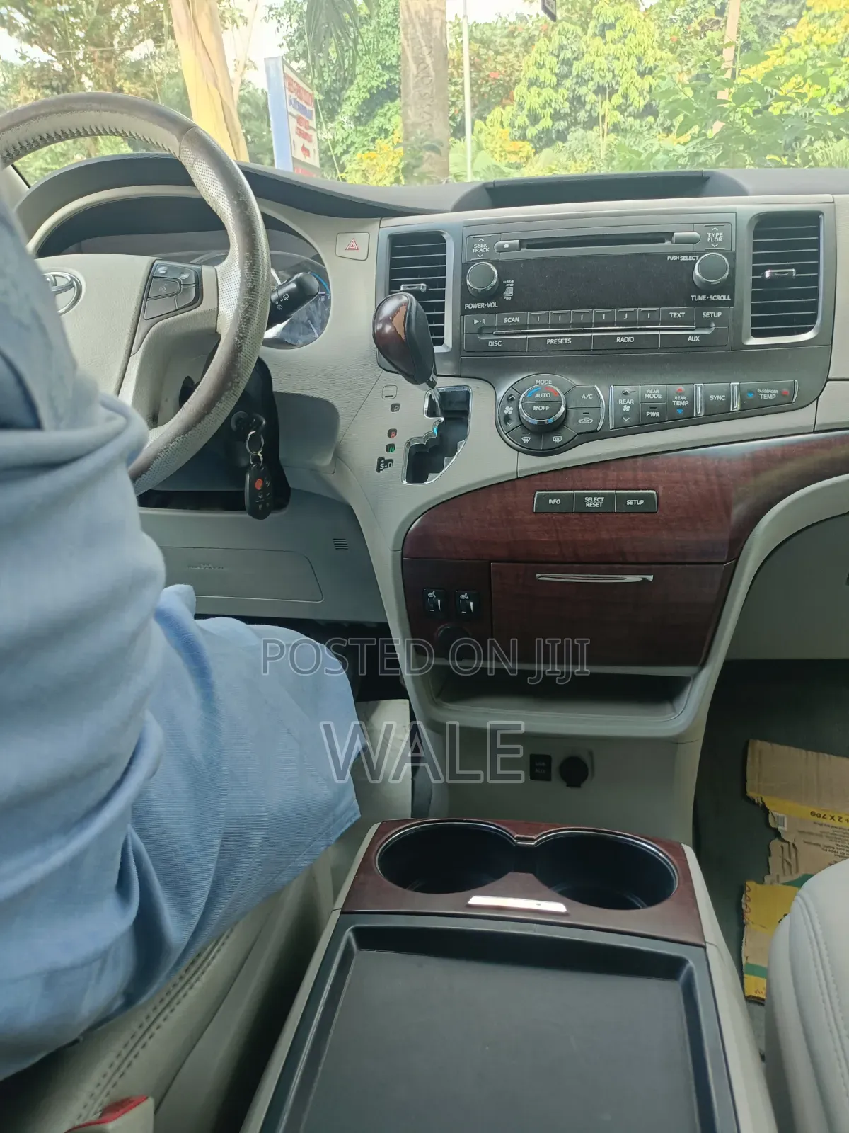 Toyota Sienna 2011 Silver
