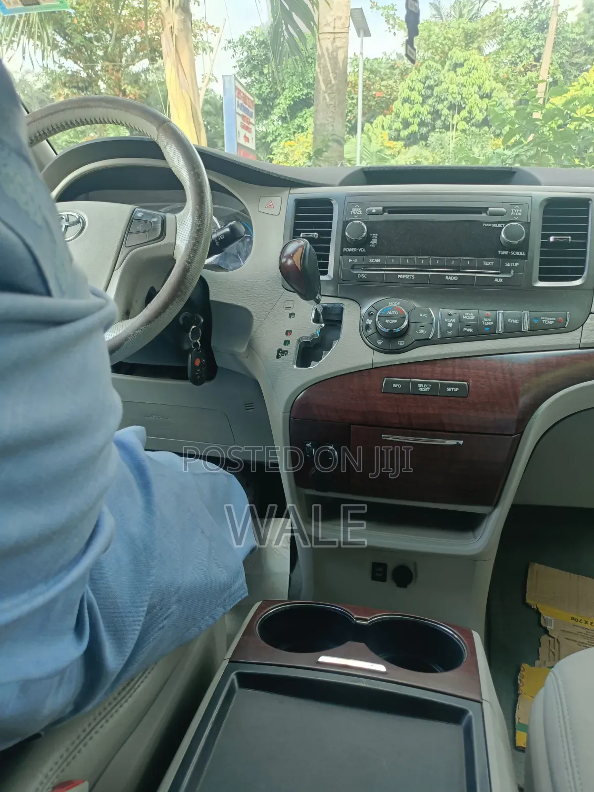 Toyota Sienna 2011 Silver