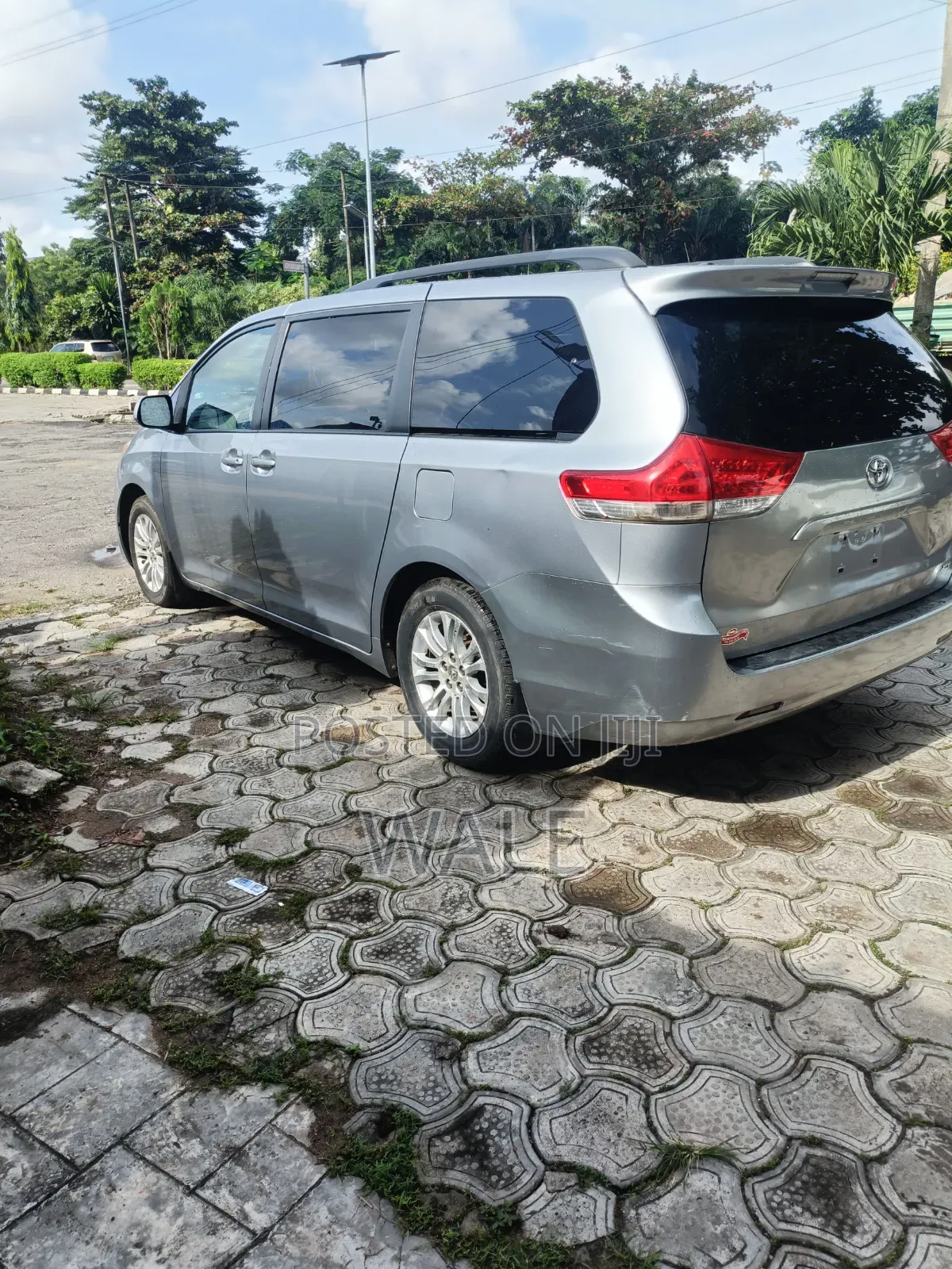 Toyota Sienna 2011 Silver