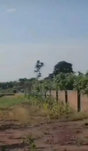 6plots of 100 by 100 at Ogbe Owele Quarter Issele Uku