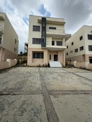 5bdrm Duplex in Guzape District for sale