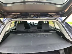 Toyota RAV4 XLE 2021 Blue