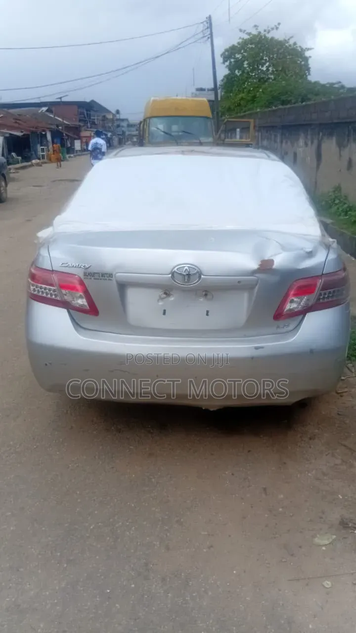 Toyota Camry 2011 Silver