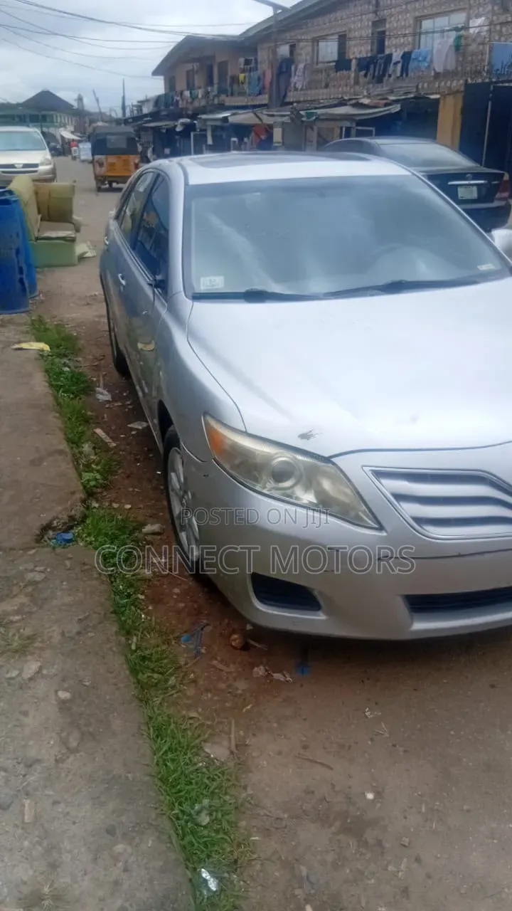 Toyota Camry 2011 Silver