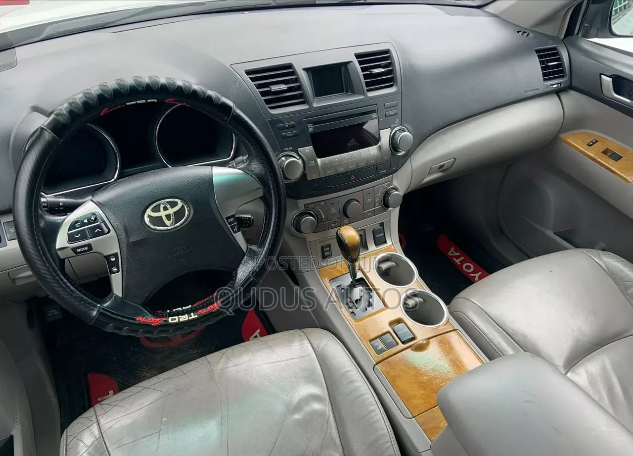 Toyota Highlander 2012 Silver