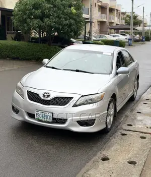 Toyota Camry 2010 Silver