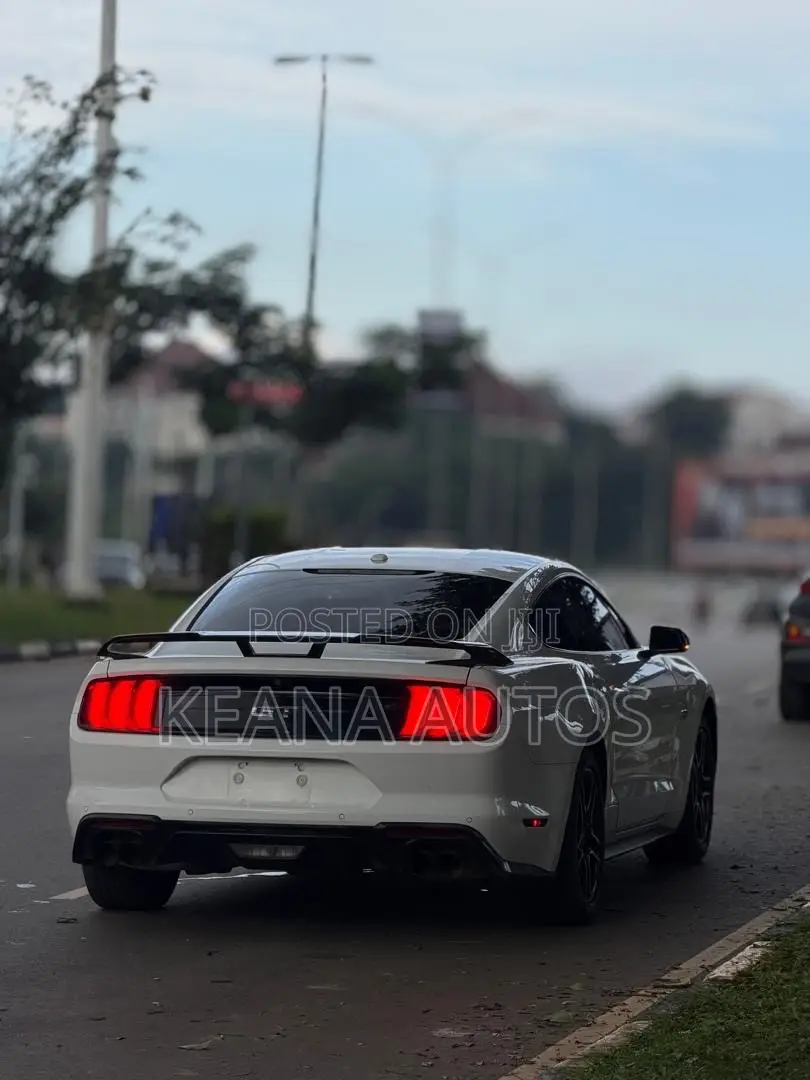 Ford Mustang 2019 White