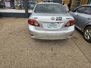 Toyota Corolla LE 4dr Sedan (1.8L 4 cyl 4A) 2009 Silver