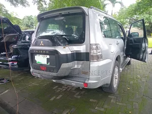 Mitsubishi Pajero V90 3.0 V6 GLS/GLX 2019 Silver