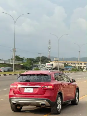 Mercedes-Benz GLA 250 2015 Red