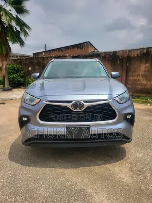Toyota Highlander XLE 2021 Blue