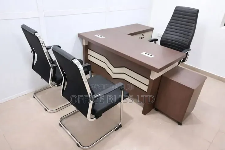 A Set of Executive Office Table Chairs ( Executive 2 Vistors )