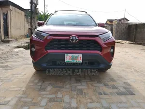 Toyota RAV4 XLE 2021 Red