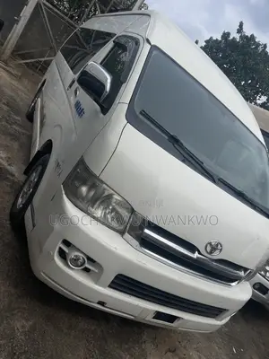 Toyota HiAce 2015 White