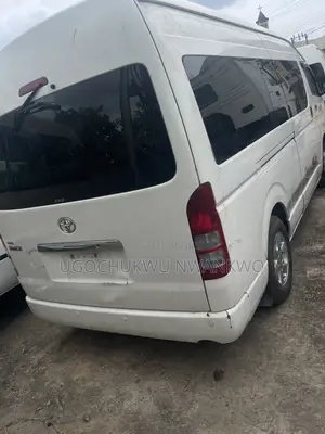 Toyota HiAce 2015 White