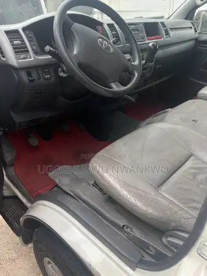 Toyota HiAce 2015 White