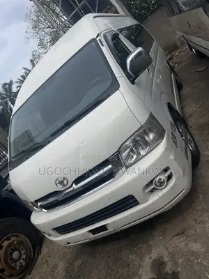 Toyota HiAce 2015 White