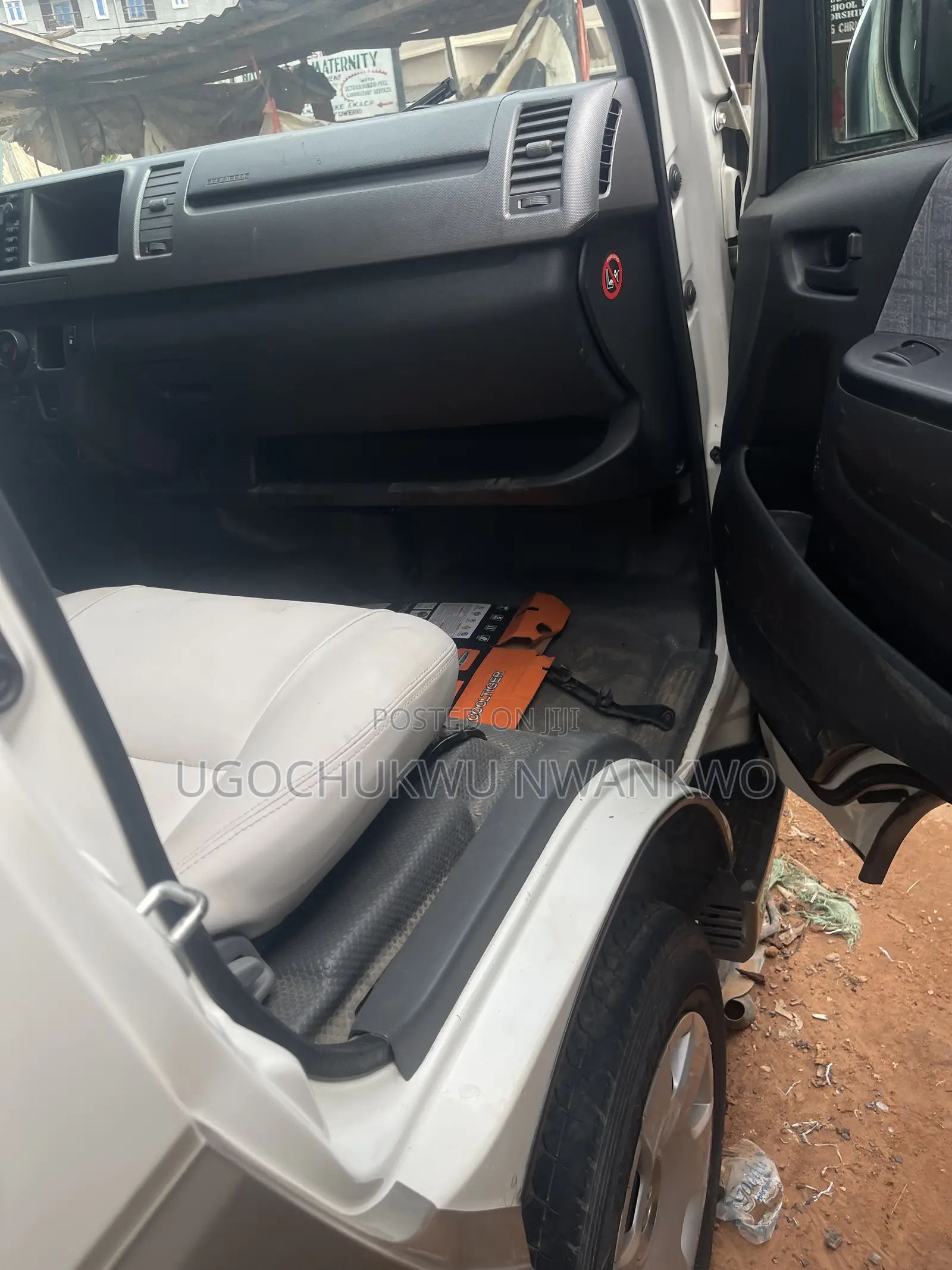 Toyota HiAce 2015 White