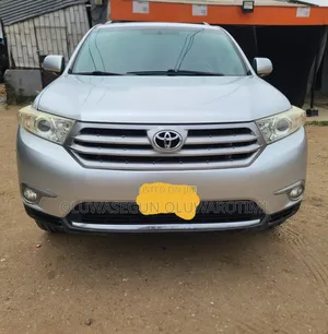 Toyota Highlander 3.5L 4WD 2013 Silver