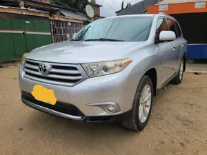Toyota Highlander 3.5L 4WD 2013 Silver