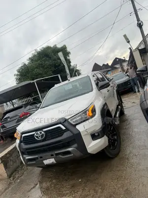 Toyota Hilux 2021 White