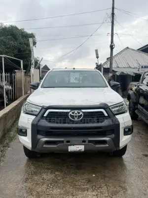 Toyota Hilux 2021 White