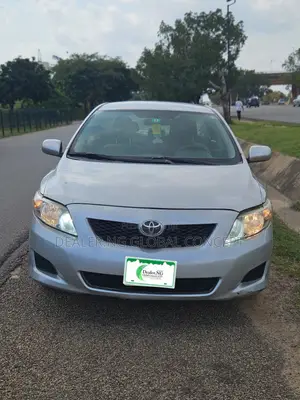 Toyota Corolla Base 4dr Sedan (1.8L 4cyl 5M) 2010 Silver
