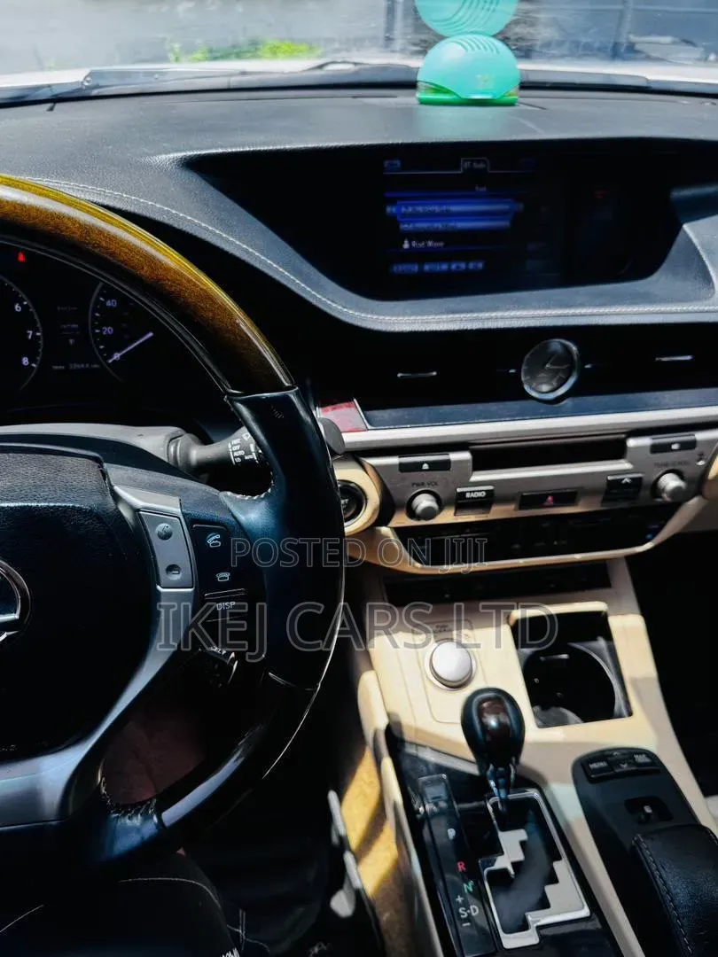 Lexus ES 2013 White