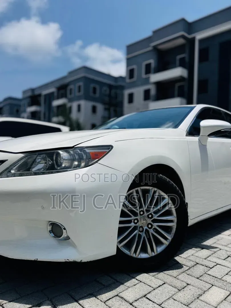 Lexus ES 2013 White