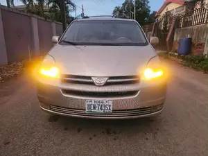 Toyota Sienna XLE AWD 2006 Gold